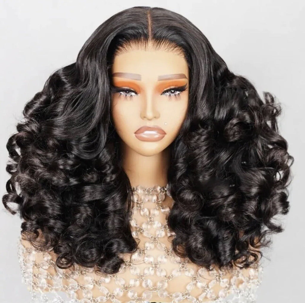 شعر تشيك لوكس (Chic Luxe Hair) باروكة شعر مستعار أمامية دانتيل مجعد مرنة يمكن ارتداؤها مباشرة بدون غراء | شعر بشري 100%