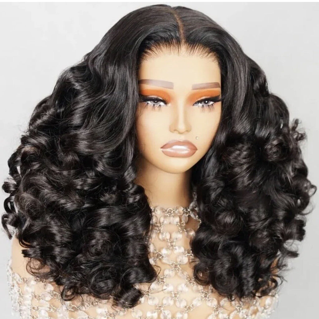 شعر تشيك لوكس (Chic Luxe Hair) باروكة شعر مستعار أمامية دانتيل مجعد مرنة يمكن ارتداؤها مباشرة بدون غراء | شعر بشري 100%