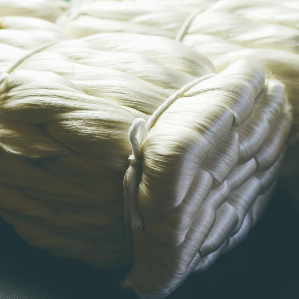 aisen Japan Silk Sericin Bath Mitt – Gentle, Exfoliating Silk Glove