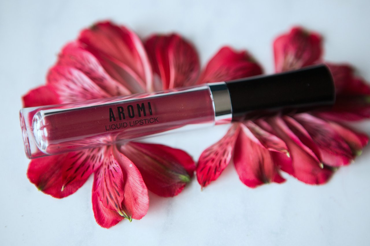 Aromi Matte Liquid Lipstick | Red Dahlia – Long-Lasting Maroon with Blue Undertones