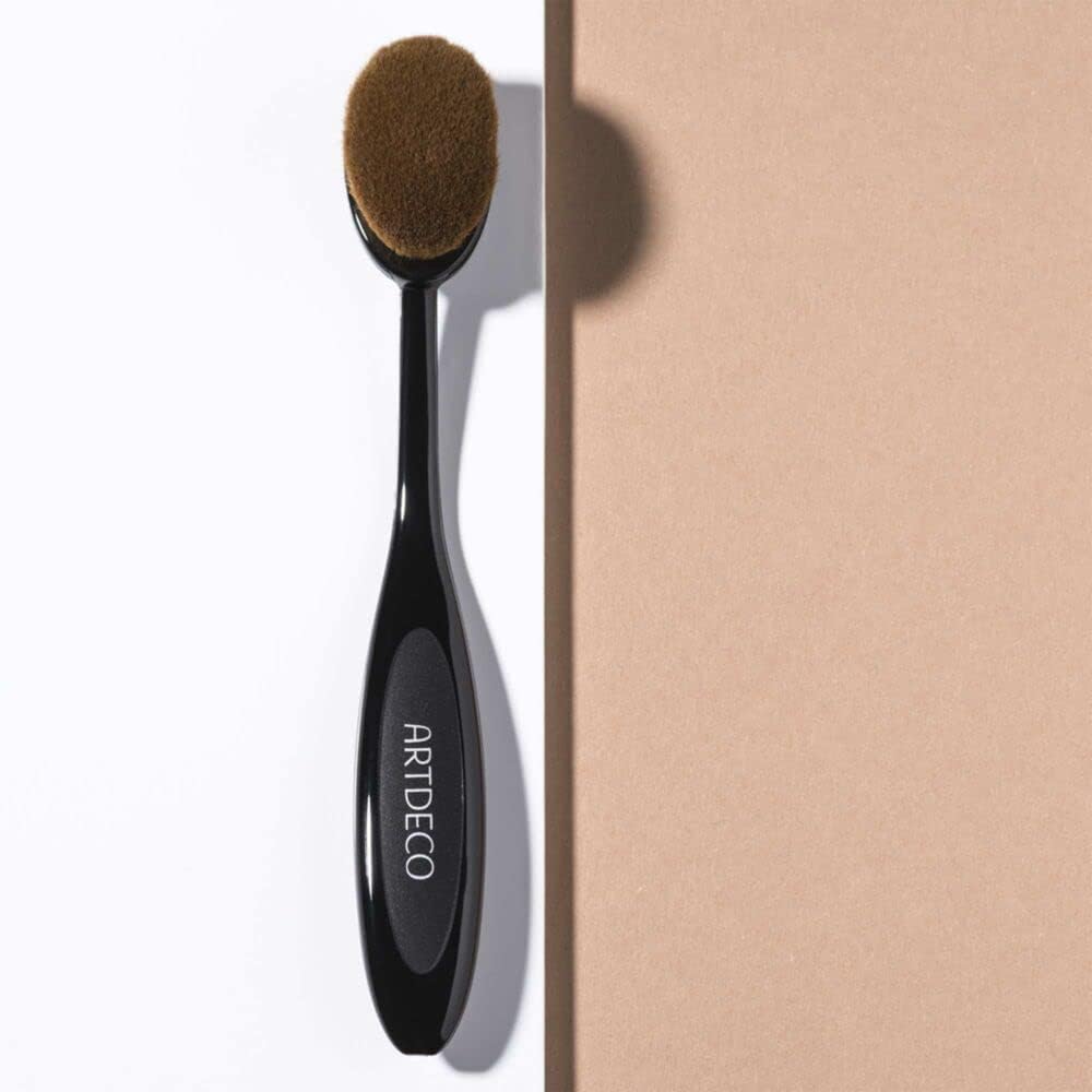 ARTDECO Medium Oval Brush – Airbrush Finish for Powder, Cream & Liquid