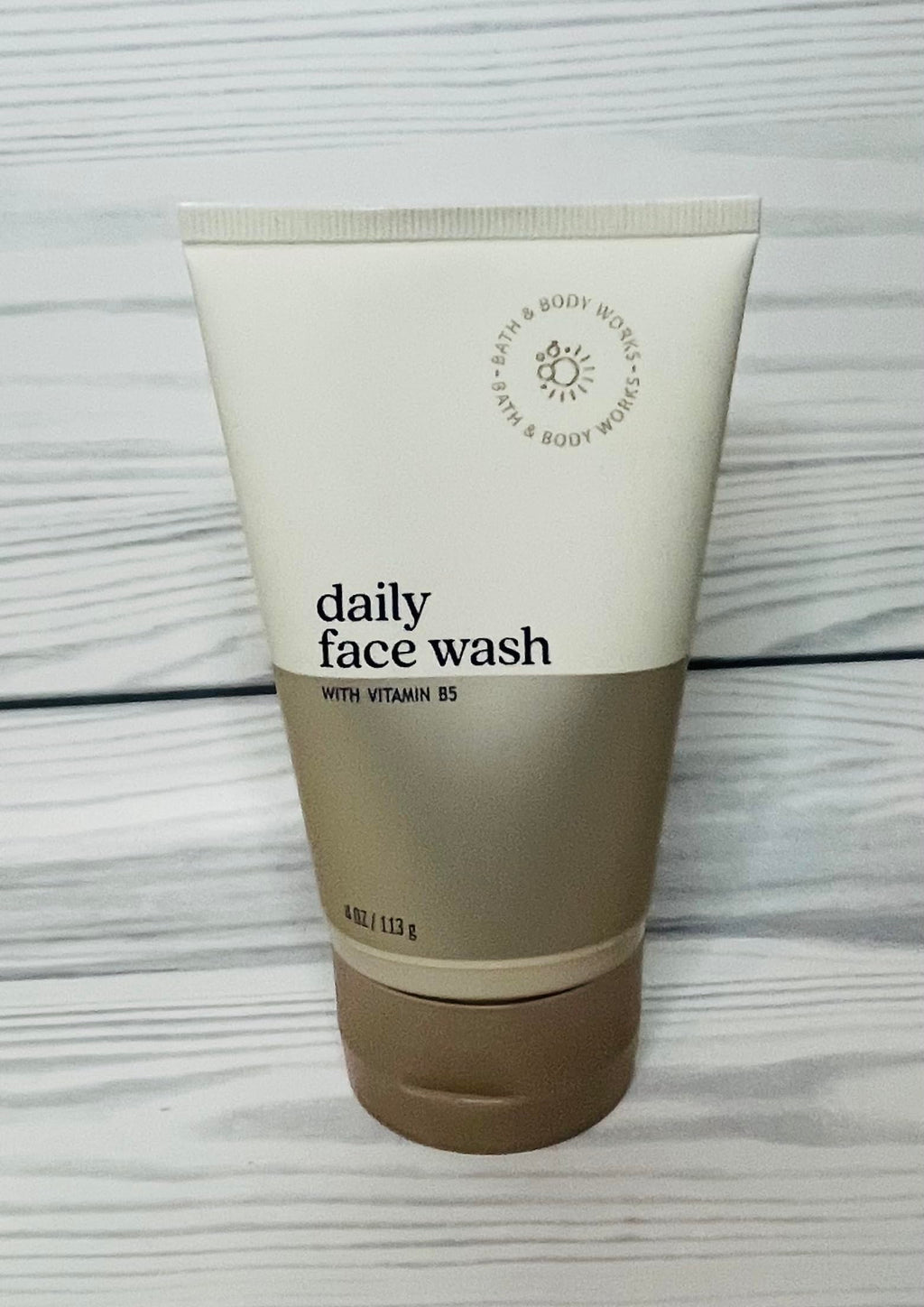 Bath & Body Works Face Essentials Daily Face Wash with Vitamin B5 - 4 oz