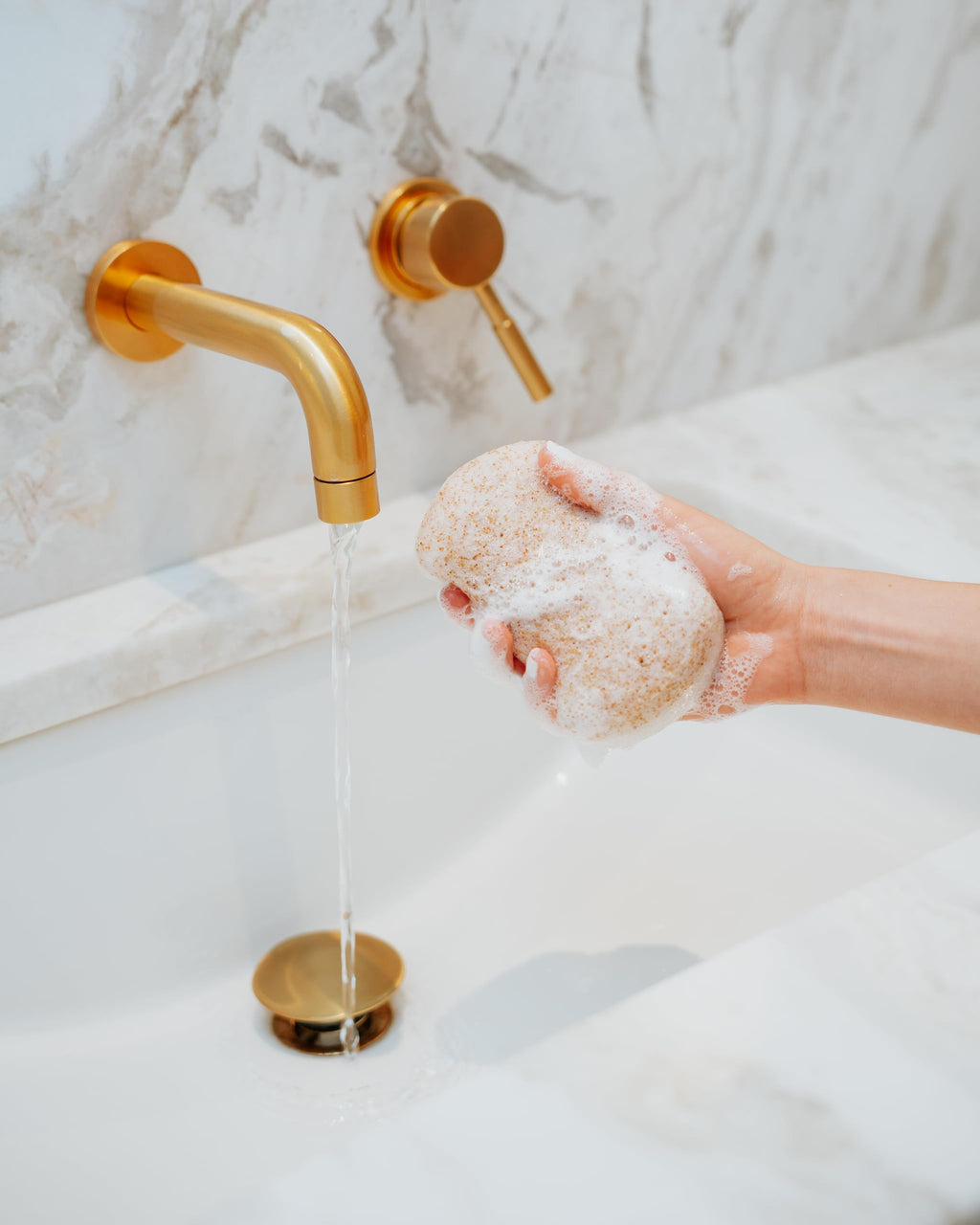 Bathorium Konjac Walnut Shell Sponge — Gentle Cleansing & Dual-Sided Exfoliation