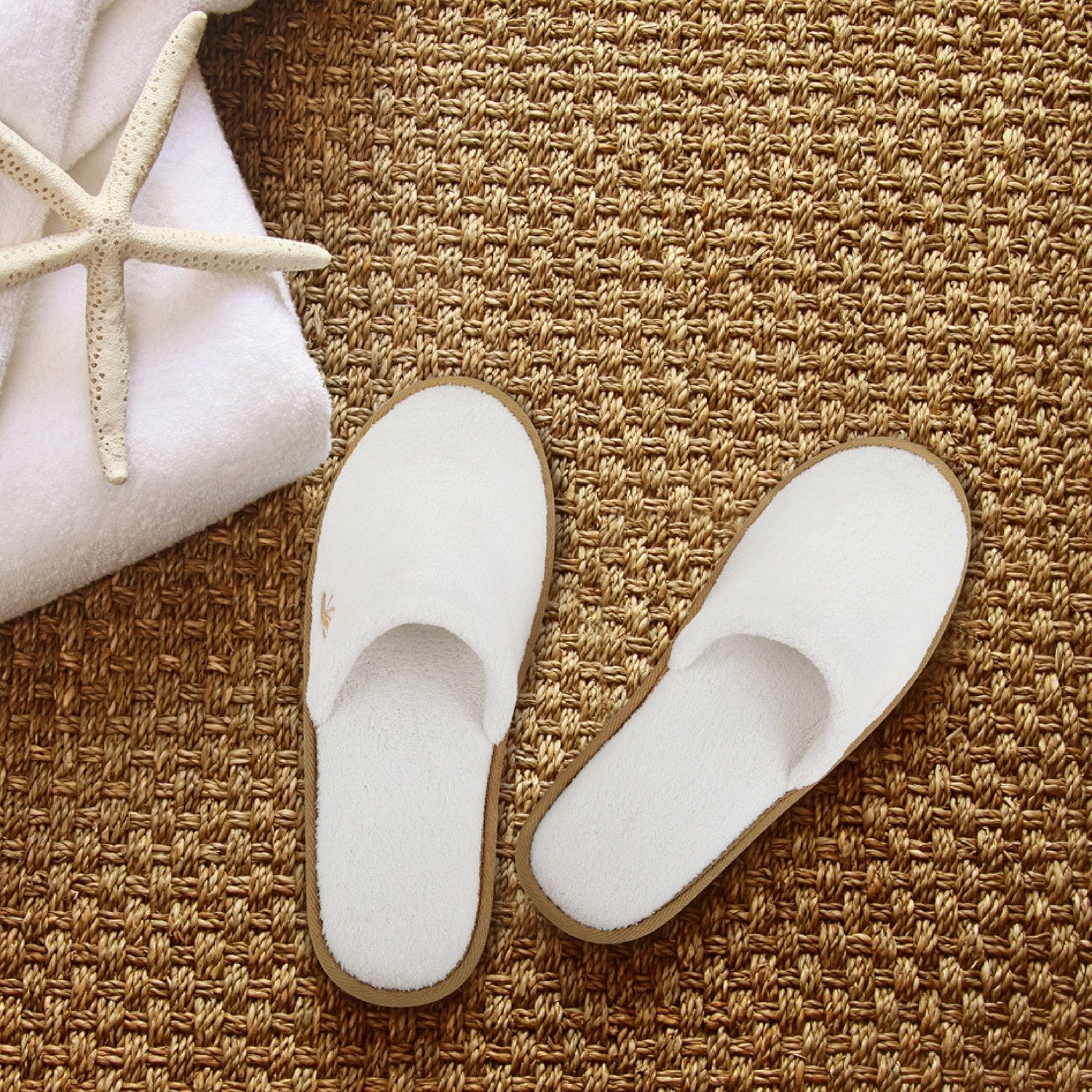 BERGMAN KELLY Spa Slippers - Disposable Indoor Slippers for Hotels, Travel & Home