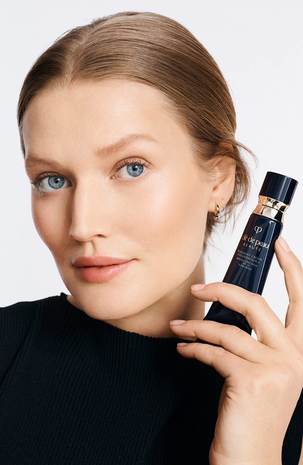 Clé de Peau Beauté Radiant Cream Foundation SPF 25 I10 – Skincare-Infused Coverage