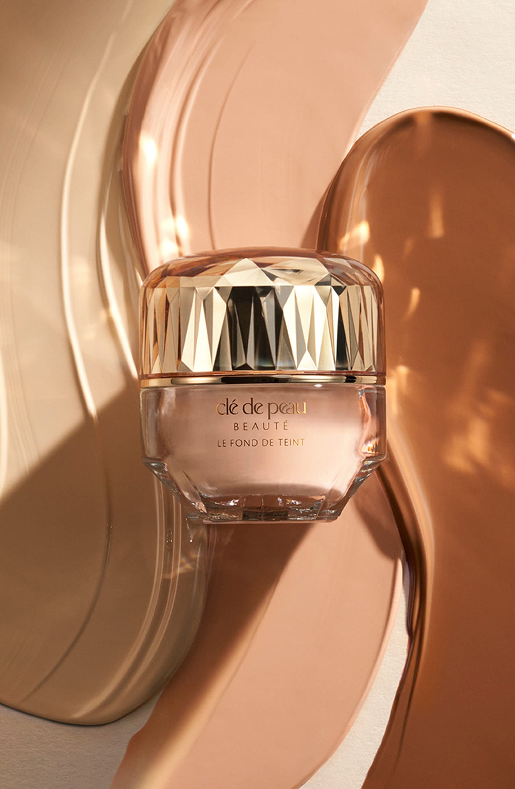 Clé de Peau Beauté The Foundation SPF 22, B20 Light Medium Beige – Radiant, Weightless Coverage