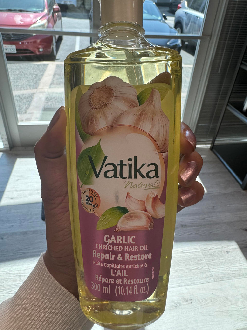 Dabur Vatika Naturals Enriched Hair Oil with Garlic – Moisturizing & Strengthening for Soft, Silky Hair