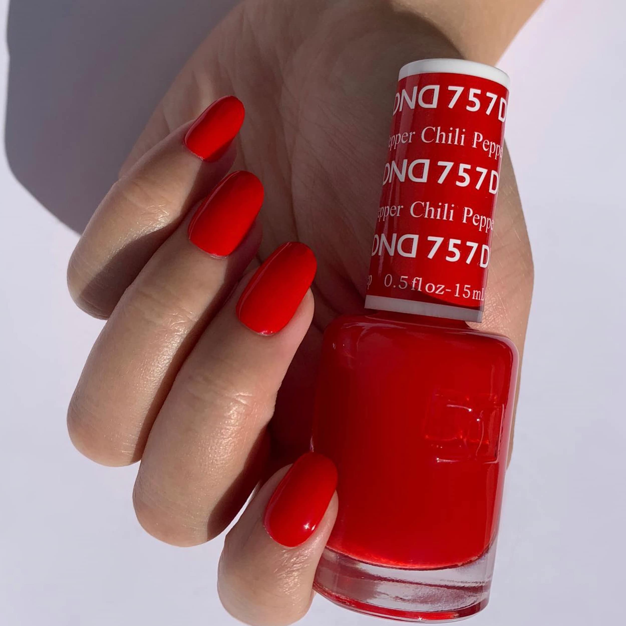 DAISY DND Gel Polish Set – Chili Pepper 757 Red (Gel + Lacquer) – 0.5 fl oz Each