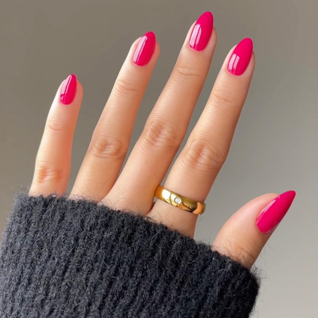 DAISY DND DC Gel Polish Set - Red Collection 072 Crimson | Gel Polish + Lacquer Duo (0.5 Fl Oz Each)