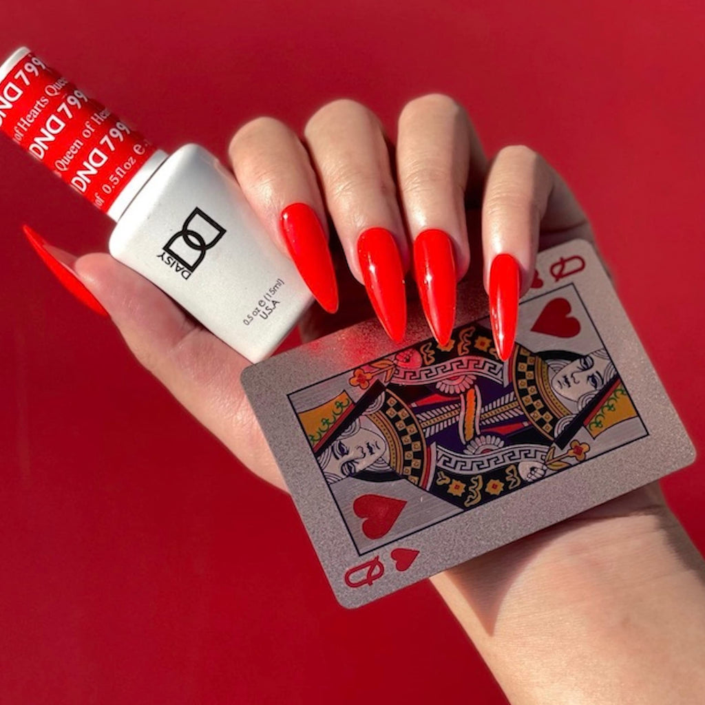 DAISY DND Gel Polish Set – Queen of Hearts #799, Red Gel Polish & Red Nail Lacquer, 0.5 Fl Oz Each