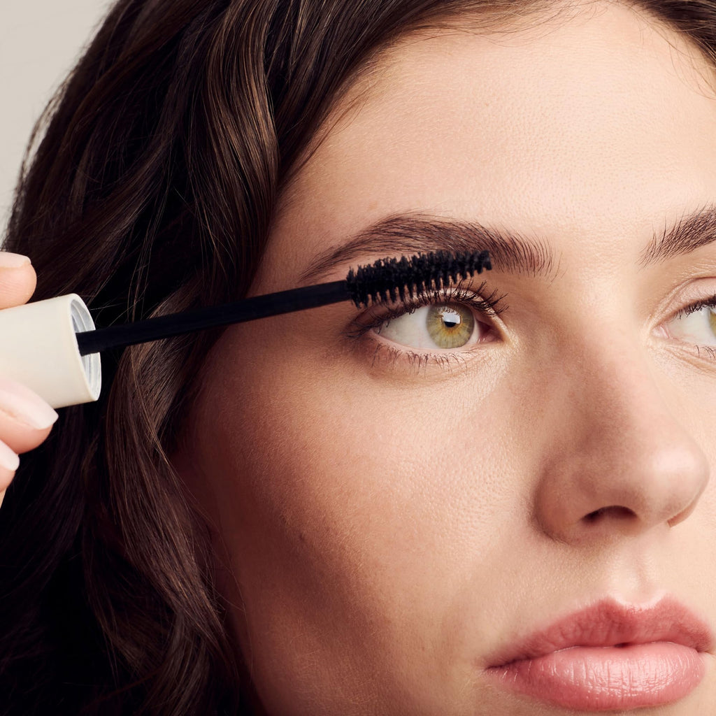 Dr. Hauschka Long Lasting Mascara 01 Black – Smudge-Proof, Water-Resistant, Lengthening & Defining (0.27 fl oz)