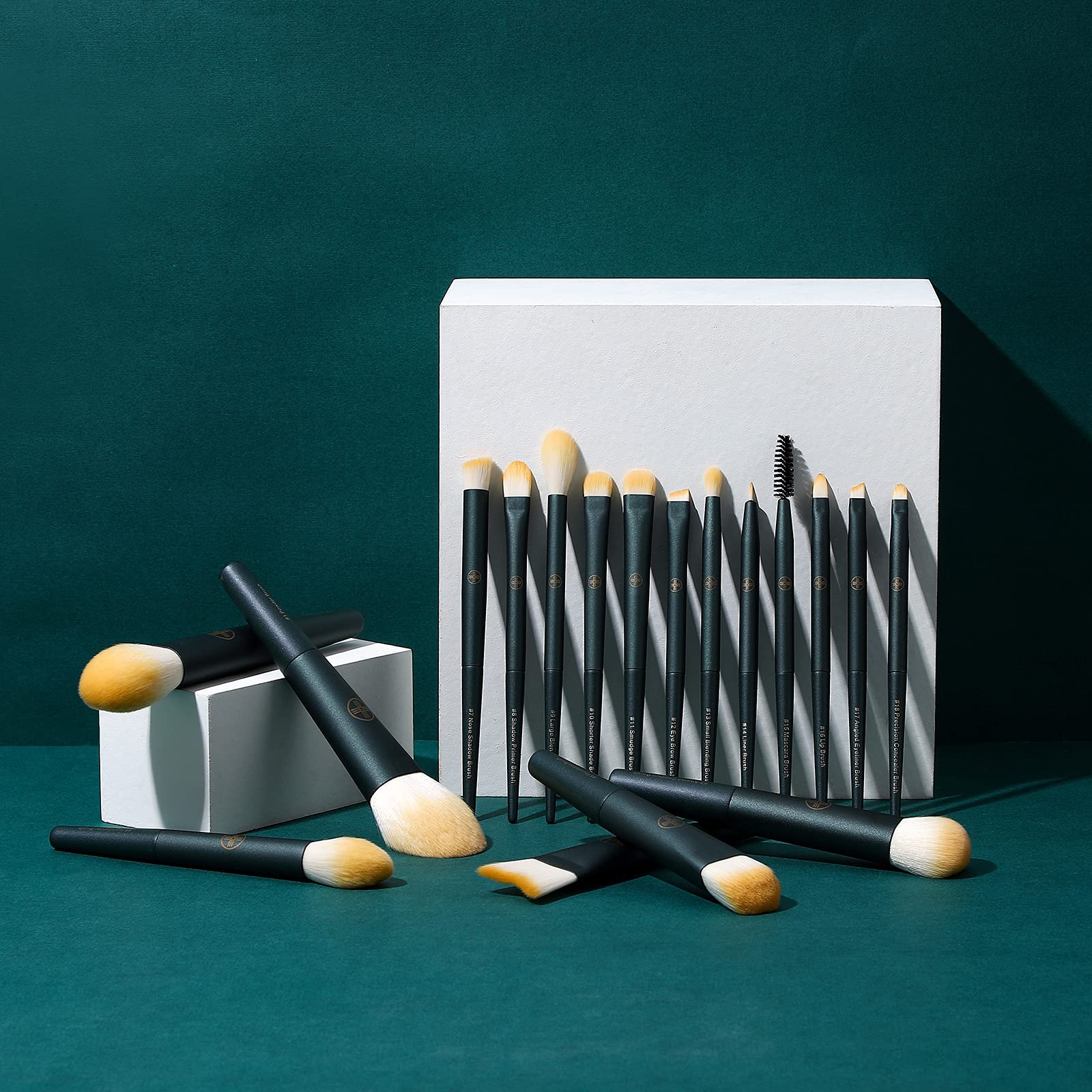 EIGSHOW 18pc Pro Makeup Brush Set with Eco Cylinder — Cruelty-Free