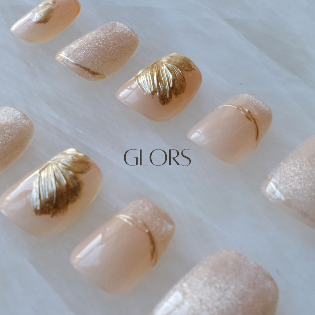 GLORS Flower Dance Press On Nails – Cat-Eye, Icy Nude Short Square (10 pcs)