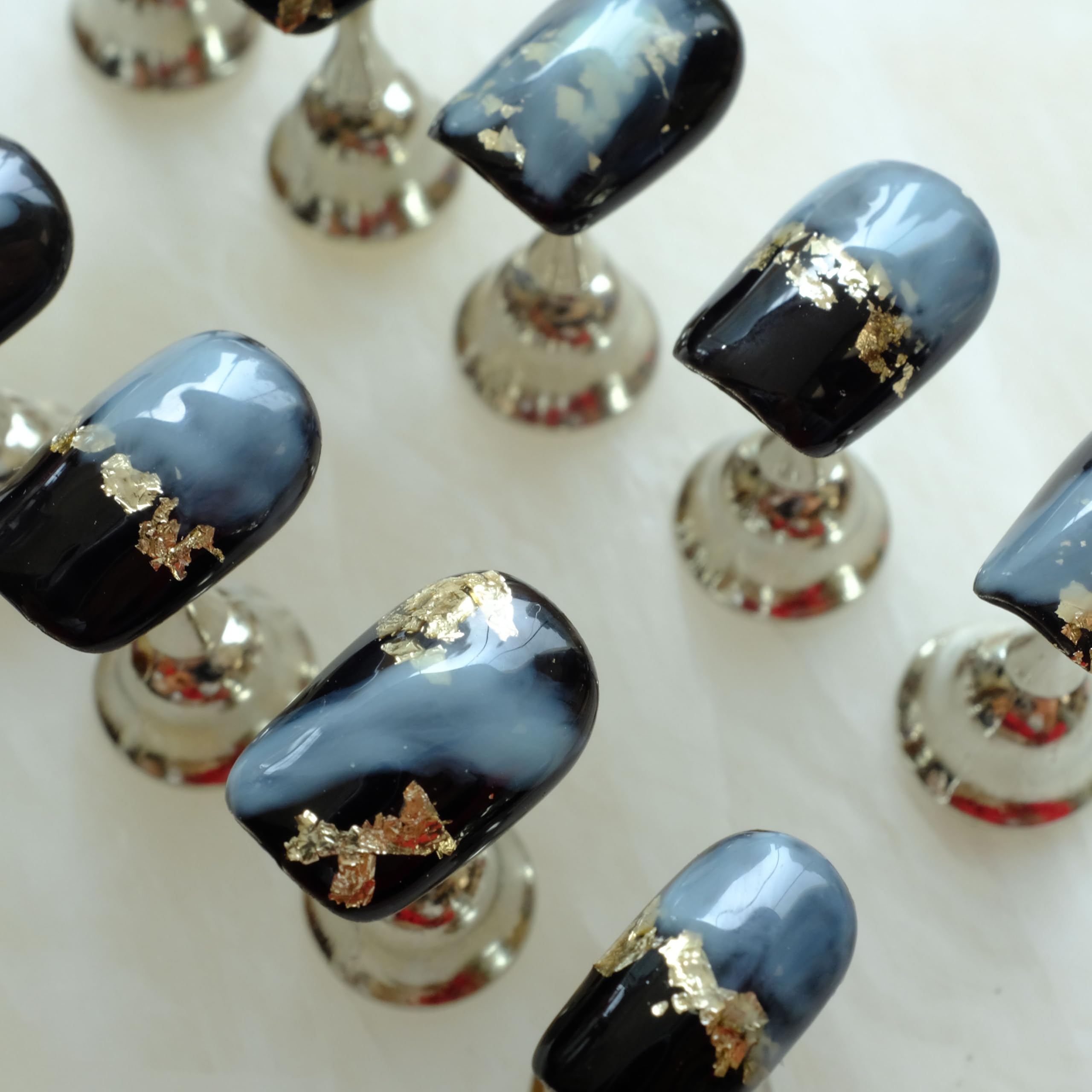 GLORS Short Square Press-On Nails – Black & Blue Marble with Gold Glitter, 10 Pieces (XS-SS)