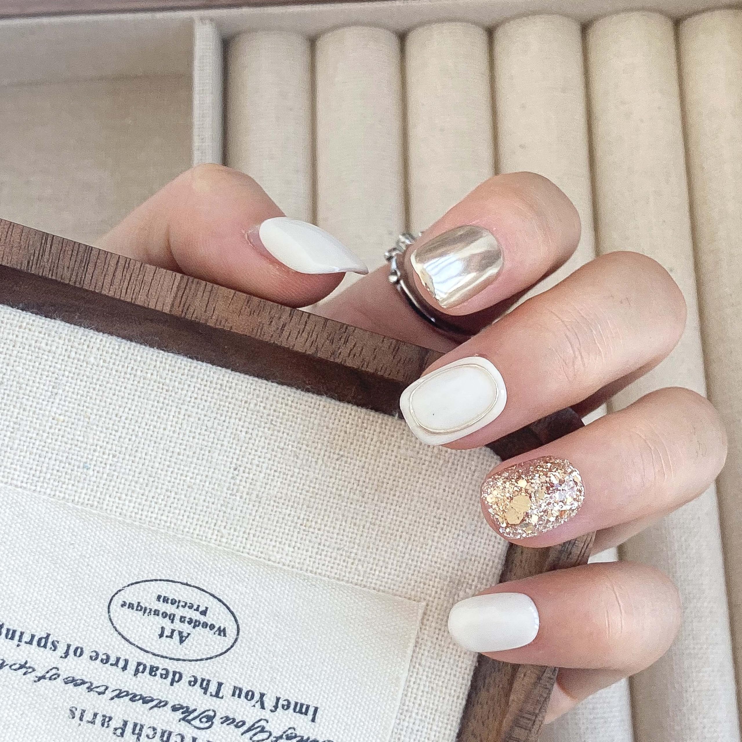 GLORS Purely Handmade Press On Nails | Beige Gold Glitter Short Square 10-Piece Set | Salon Quality