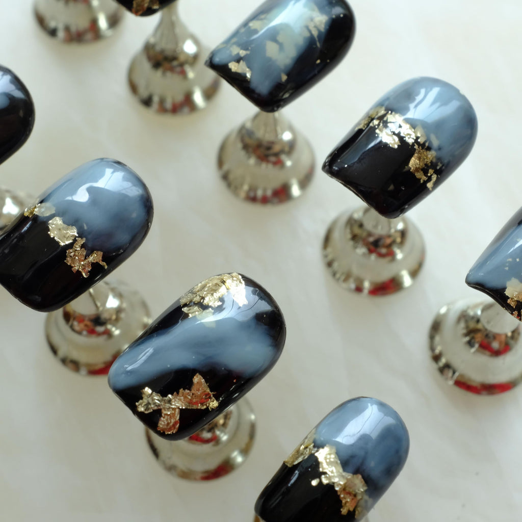 GLORS Short Square Press-On Nails – Black & Blue Marble with Gold Glitter (10 Pcs, Medium, SS)