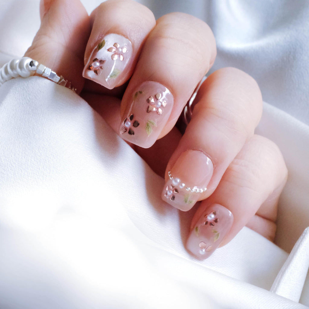 GLORS Short Square Press-On Nails – Nude Pink with Rose Gold Foil & Pearl Accents | 10 Pieces (Large, SS)