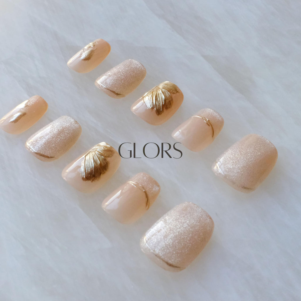 GLORS Flower Dance Press On Nails – Cat-Eye, Icy Nude Short Square (10 pcs)