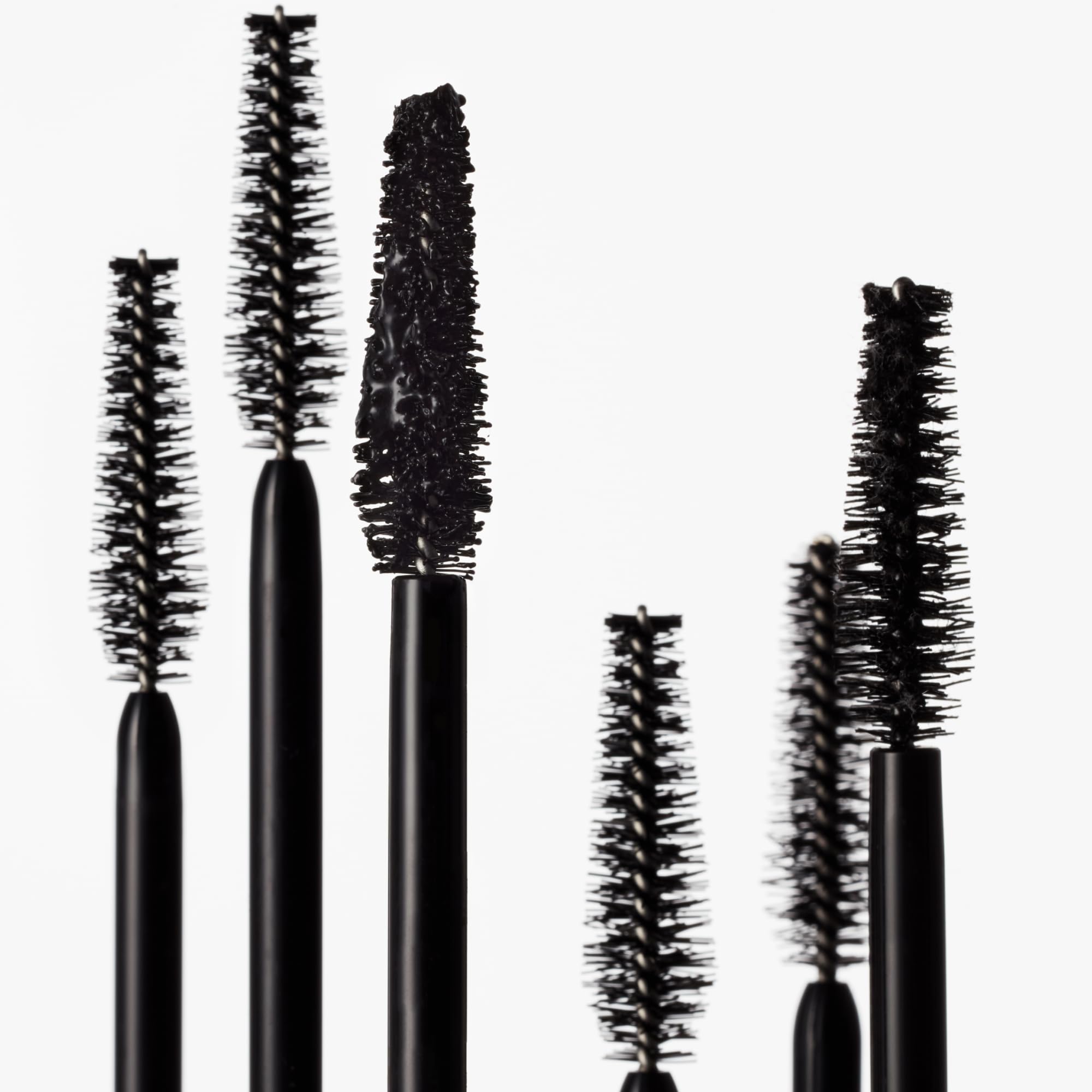 goop Beauty Featherlash Lifting Mascara — Clean, Volumizing & Lengthening Lash Serum, 0.15 fl oz