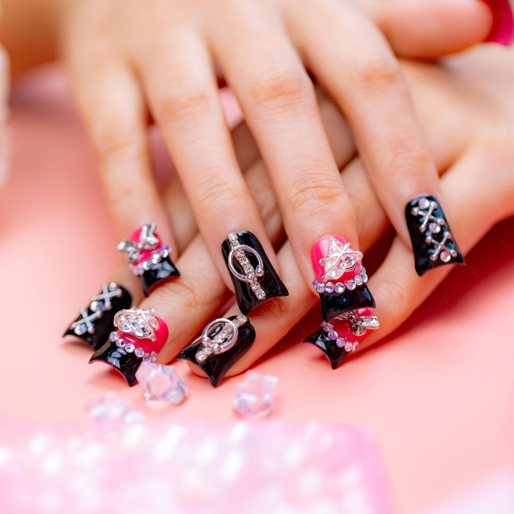 IntoVibes 10-Pcs Luxury Acrylic Press On Nails – Short Duck Shape, Black French, Punk Metal Accents & Reusable Valentine Nails