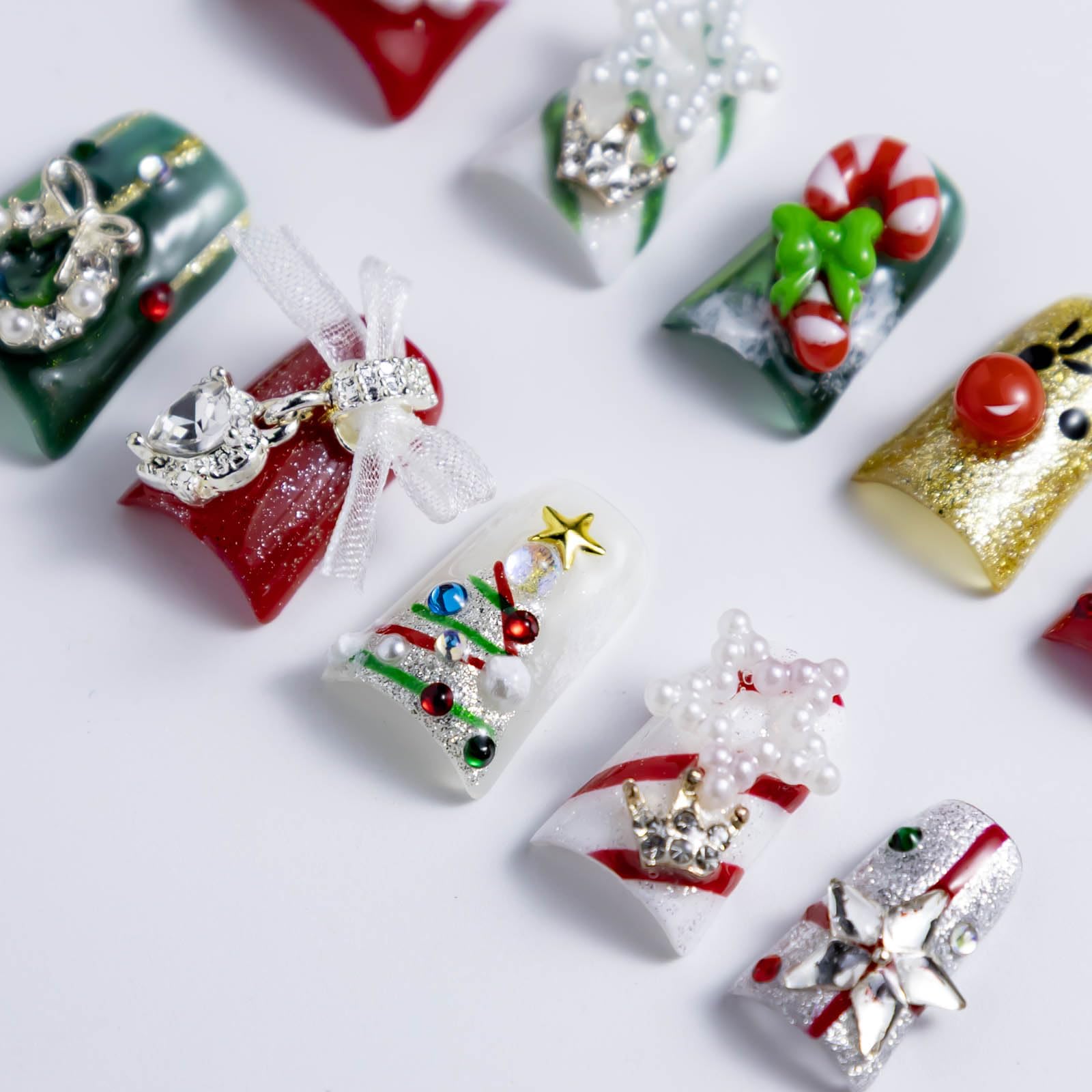 IntoVibes 10-Piece Red & Green Christmas Luxury Acrylic Press-On Nails – Short Duck Shape, Reusable