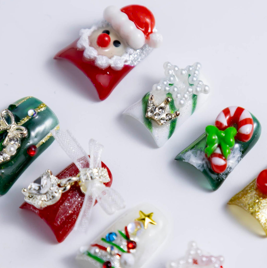 IntoVibes 10-Piece Red & Green Christmas Luxury Acrylic Press-On Nails – Short Duck Shape, Reusable