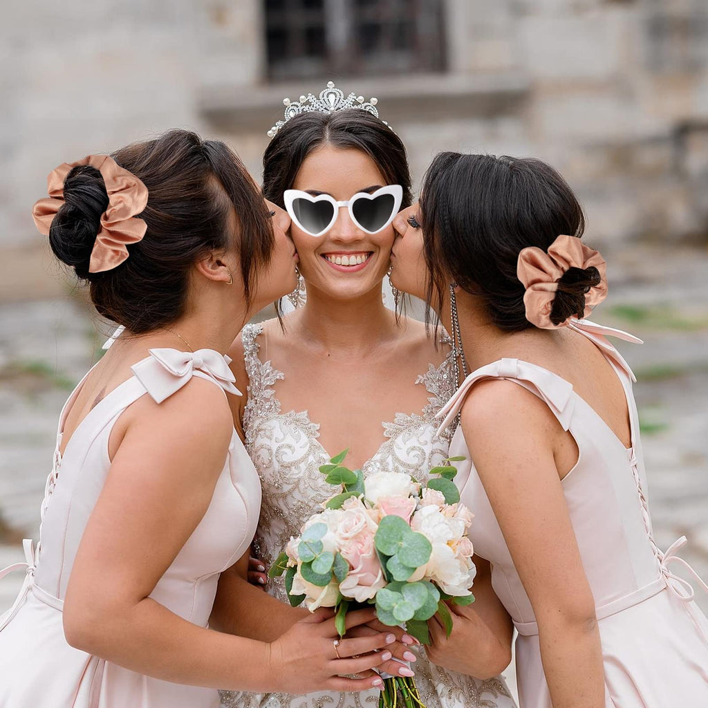 Loanzeg Bridesmaid Scrunchies & Hair Clips Set – 24-Piece White & Black Gift Kit for Bridal Shower and Wedding Parties