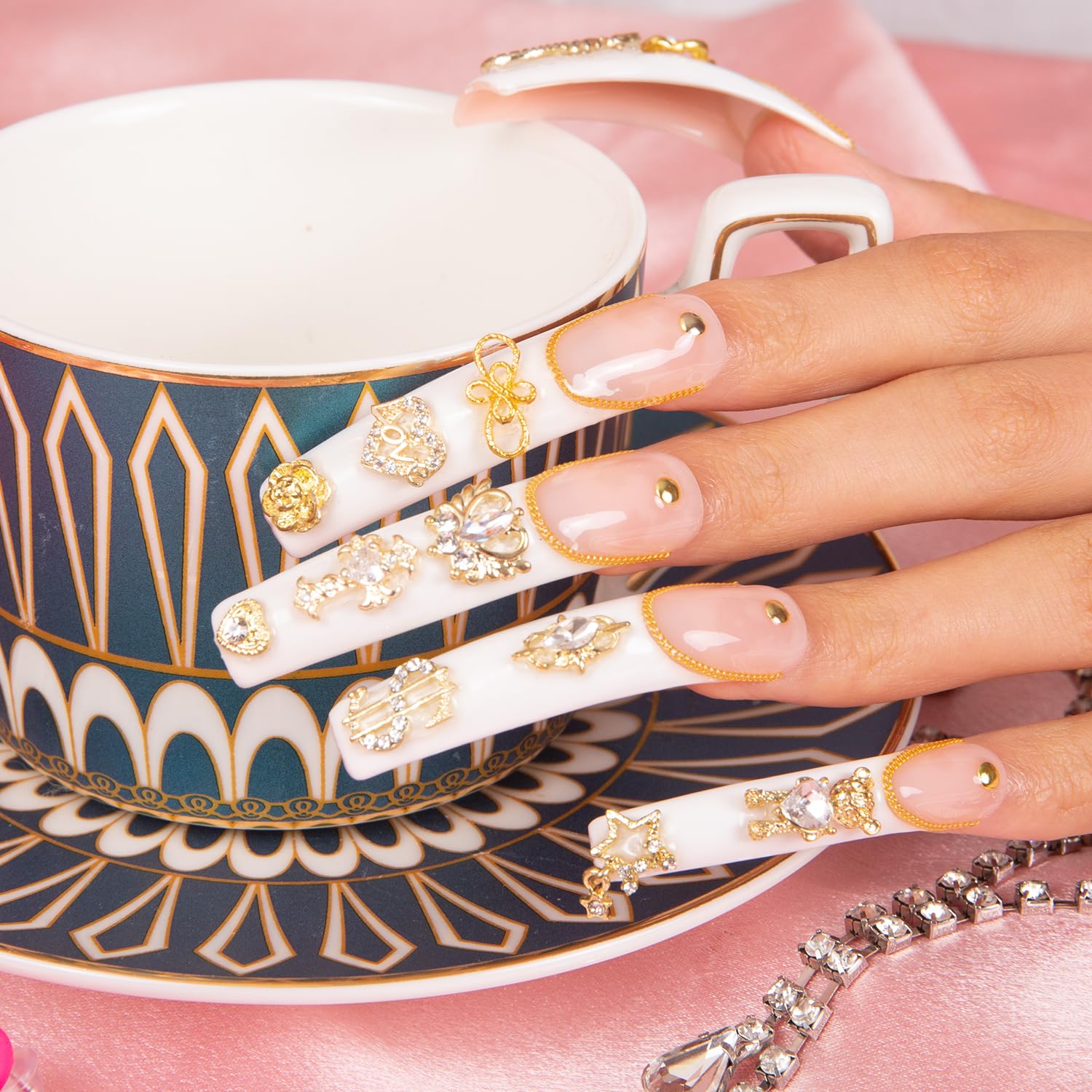 LOVFUL Chicago Nails – Full Crystal Coverage, Reusable, Curve-Long 2.2 in