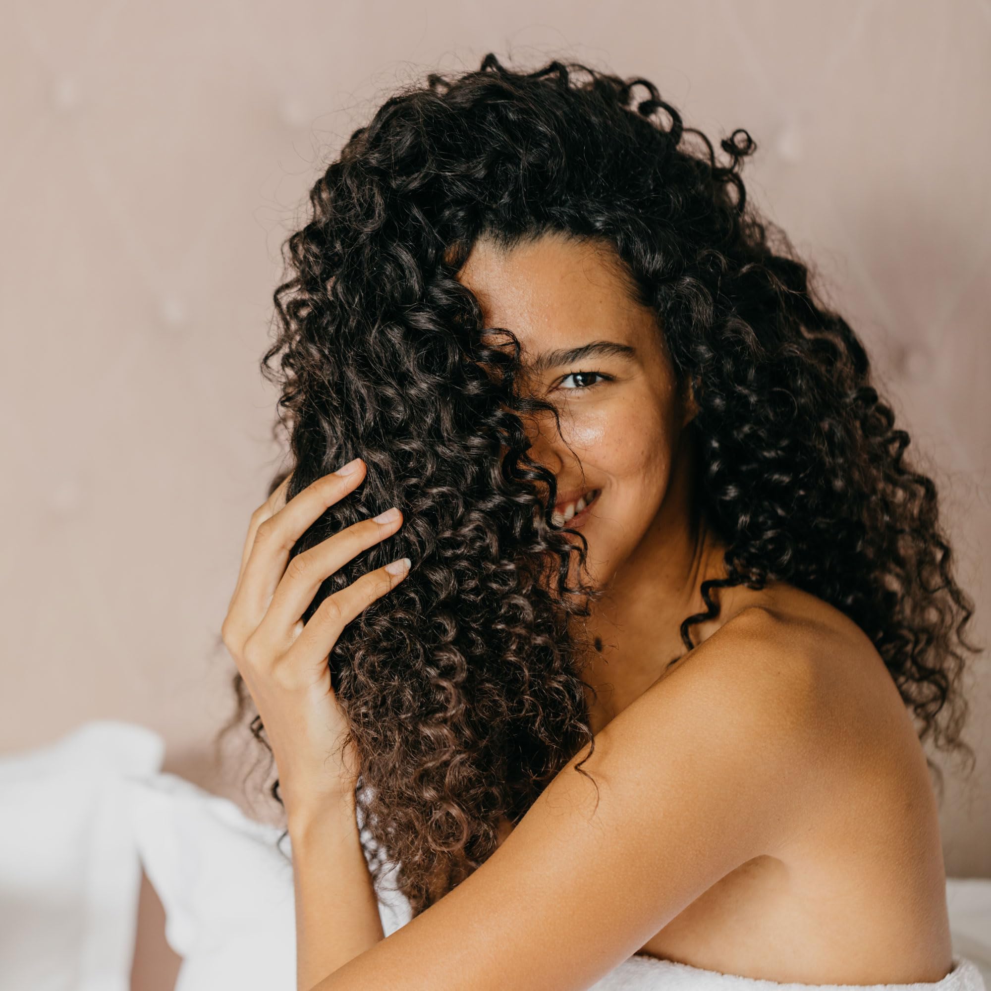 Mirta De Perales Curls Defining Cream – Hydrating Curl Cream for Wavy, Curly & Coily Hair | Coconut Oil & Shea Butter | Frizz Control & Shine | 8 oz