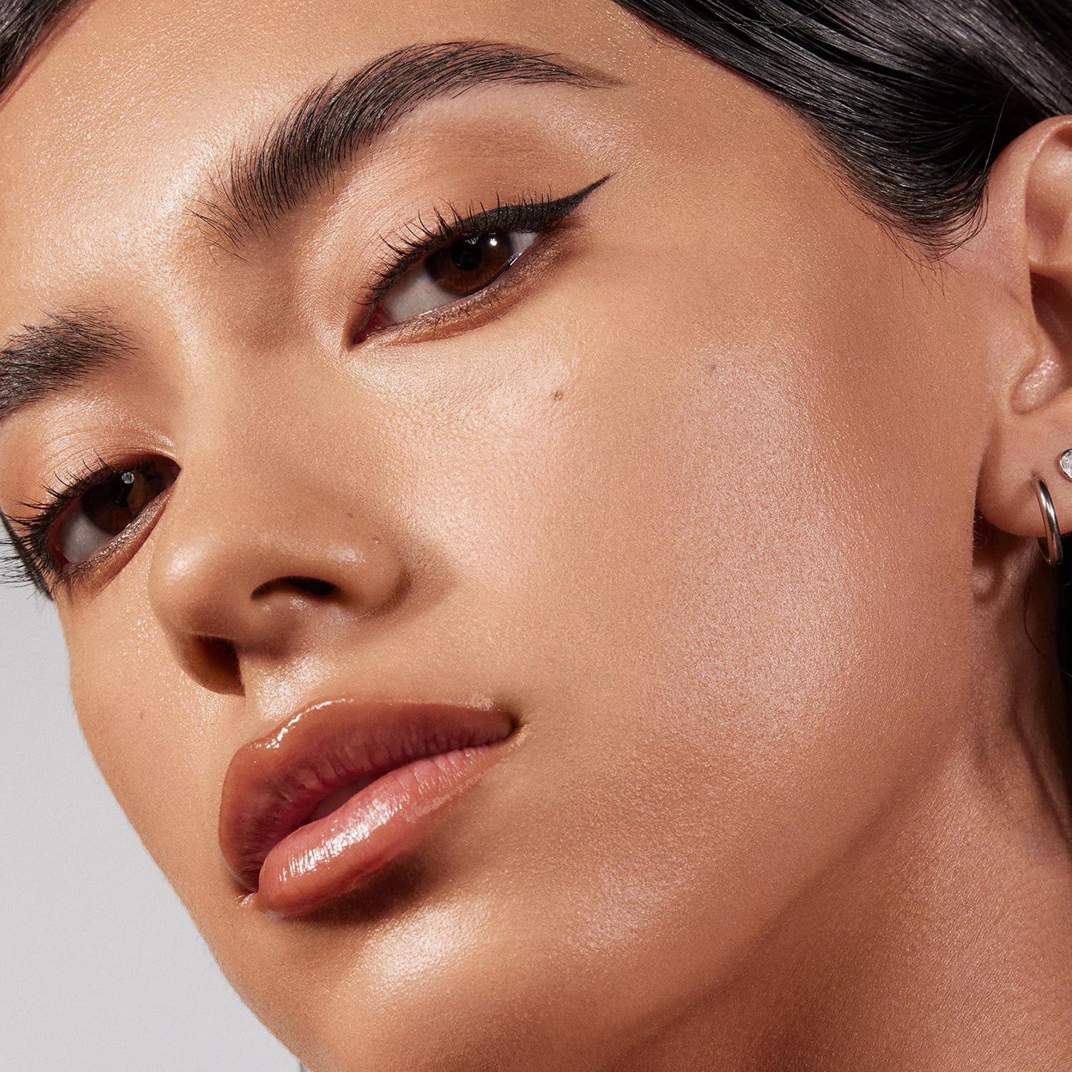 Morphe Lightform Dewy Foundation – Hydrating, Buildable Medium Coverage, Long-Wearing Radiant Finish