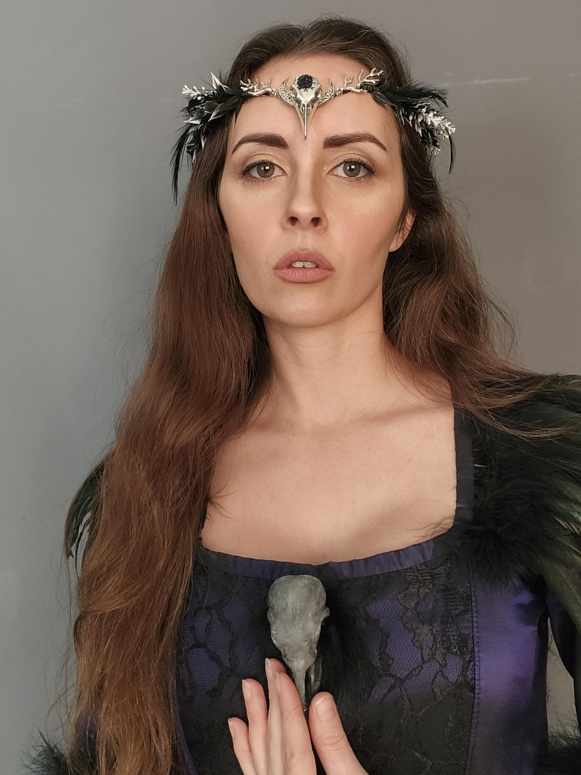 MOSTORY Handmade Black Raven Feather Crown – Gothic Circlet with Raven Skull & Dark Moon Tiara for Women & Girls