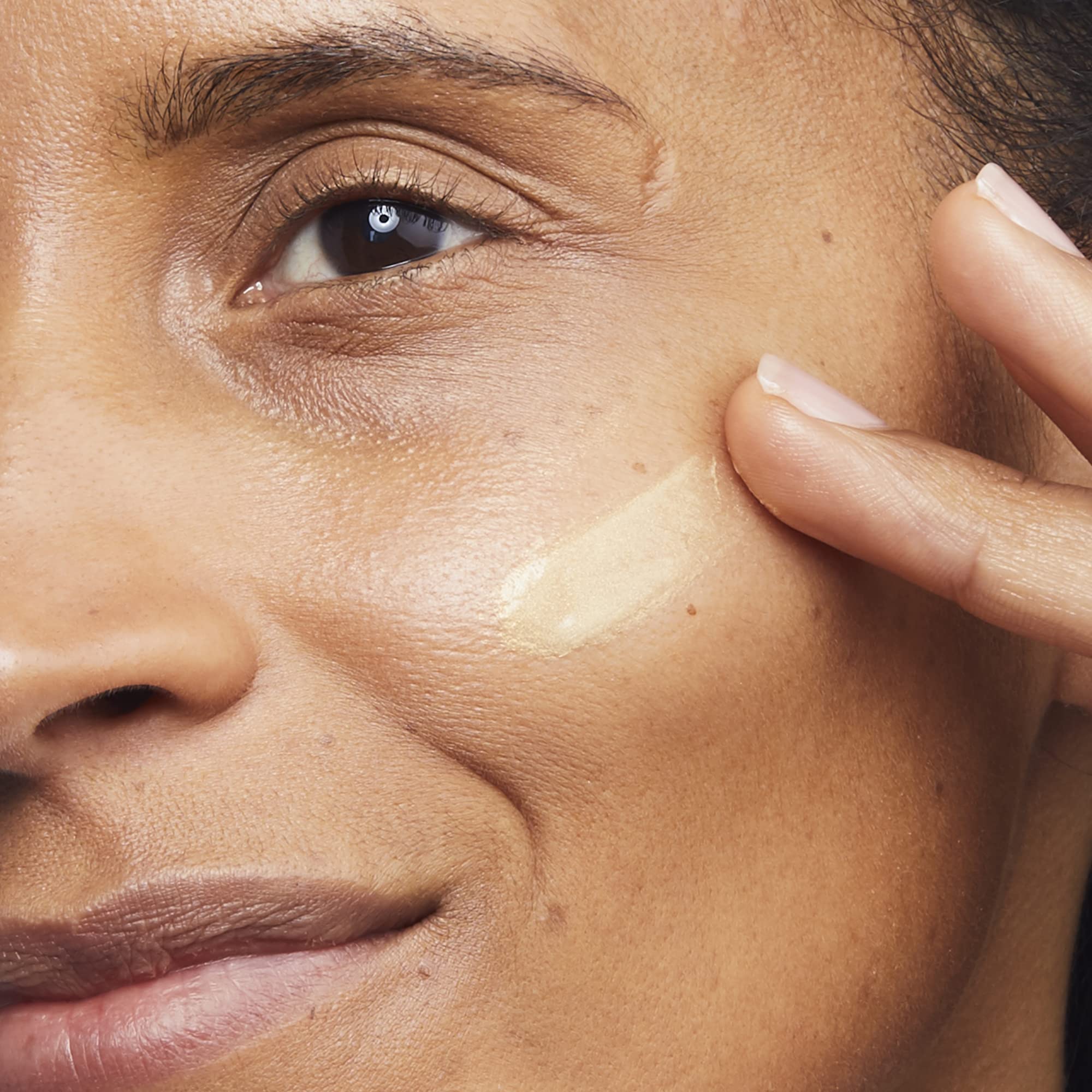 No7 Lift & Luminate Primer – Hydrating Niacinamide Base for Smooth Makeup & Radiant Glow (30ml)
