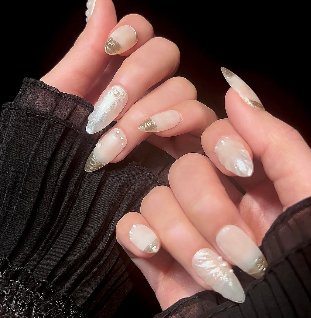 PHYLIN LEAF Handmade Press On Nails – Almond 3D Sea Shells, White & Gold (Medium)