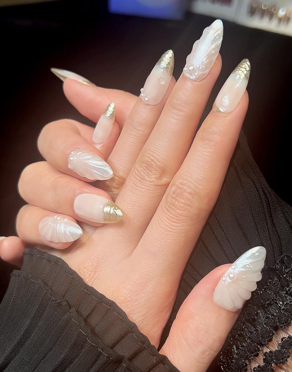 PHYLIN LEAF Handmade Press On Nails – Almond 3D Sea Shells, White & Gold (Medium)