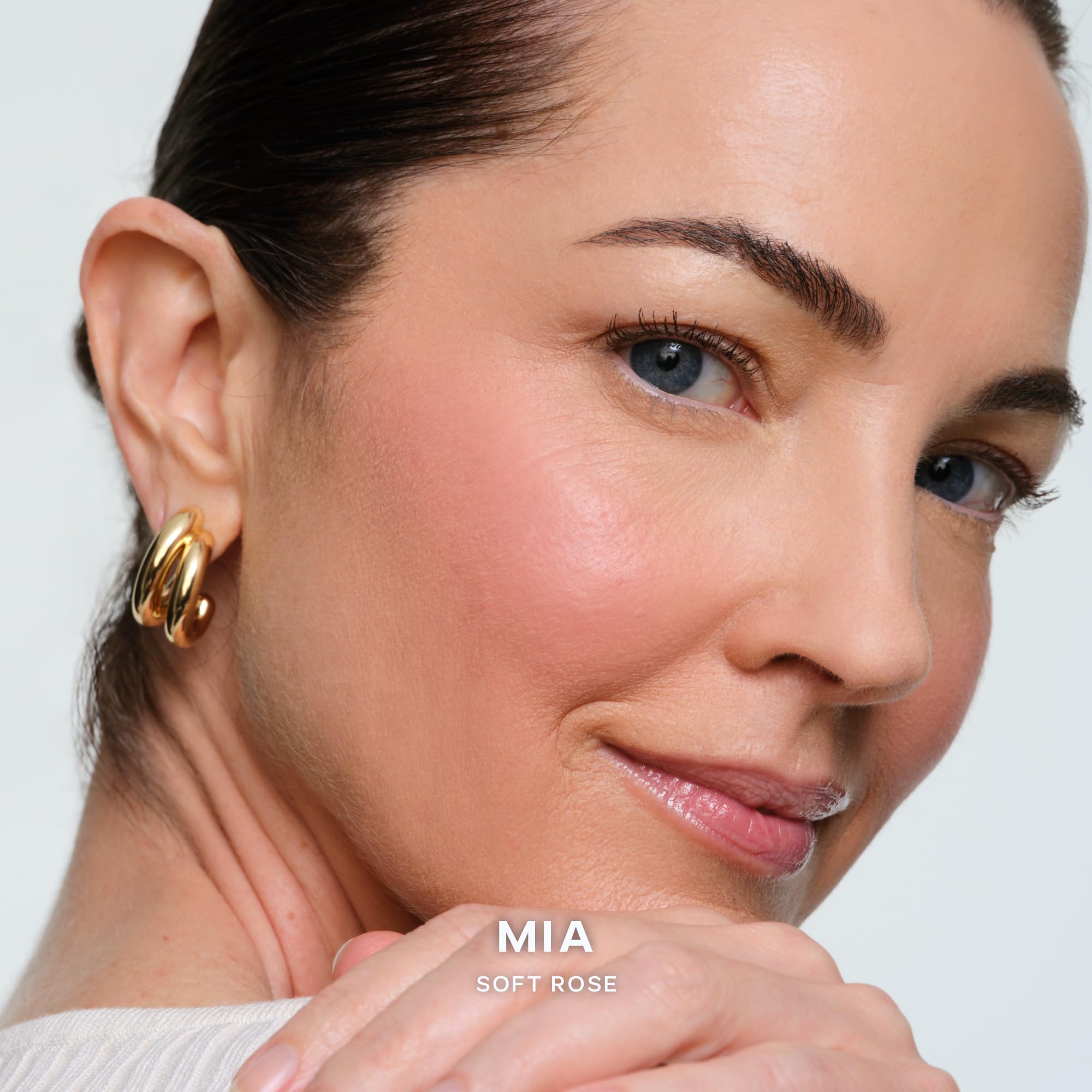 Saie SuperSuede Baked Blush in Mia – Talc-Free Hydrating Powder with Hyaluronic Acid (0.1 oz)