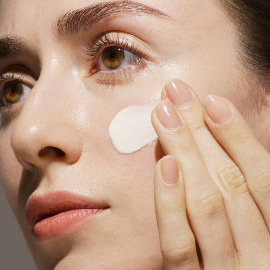 Shiseido Future Solution LX Universal Defense SPF 50 – Anti-Aging Hydrating Face Sunscreen Cream (50 mL)