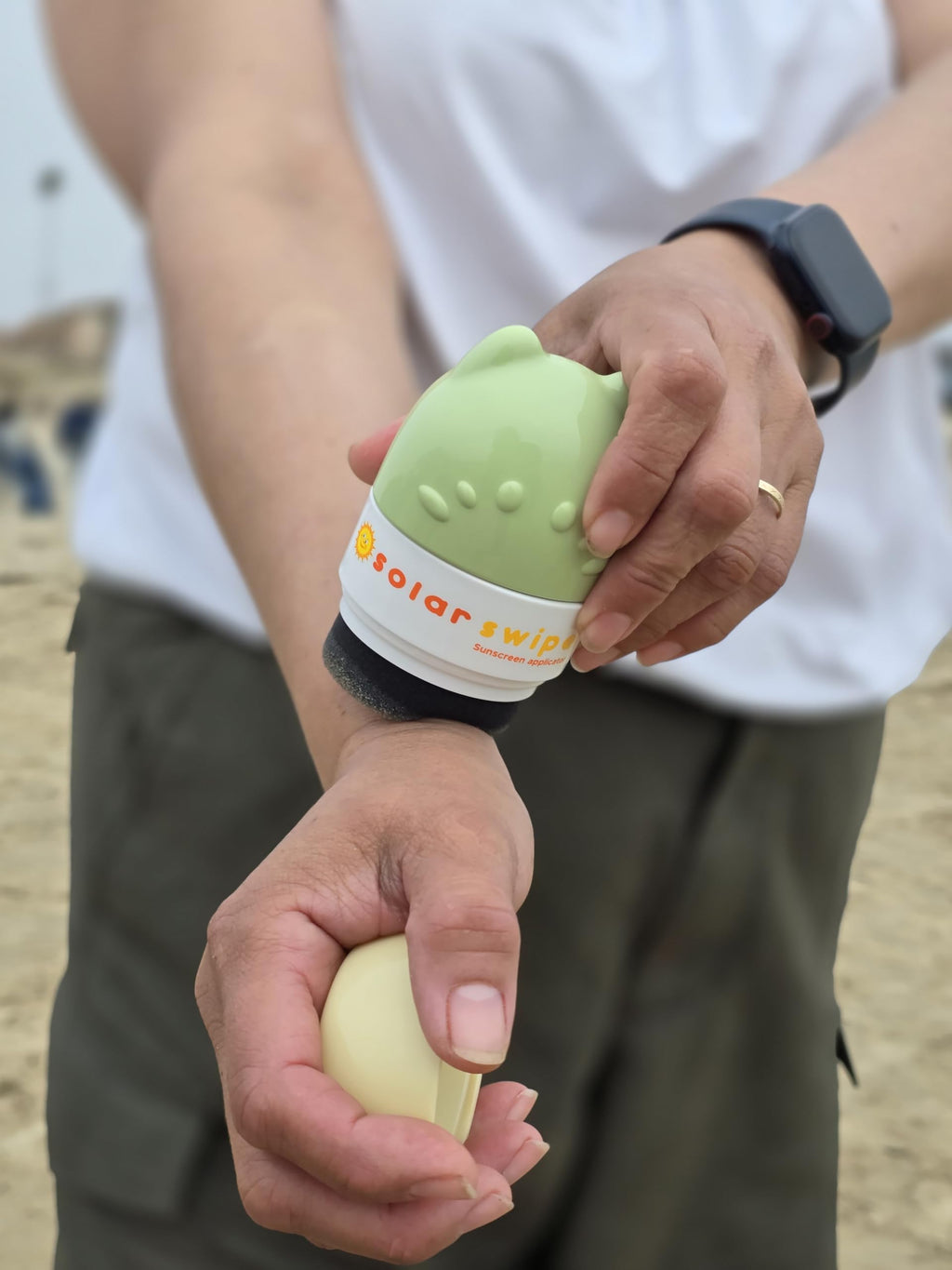 Solar Swipe Sunscreen Applicator – Portable, Refillable, Mess-Free for All Ages