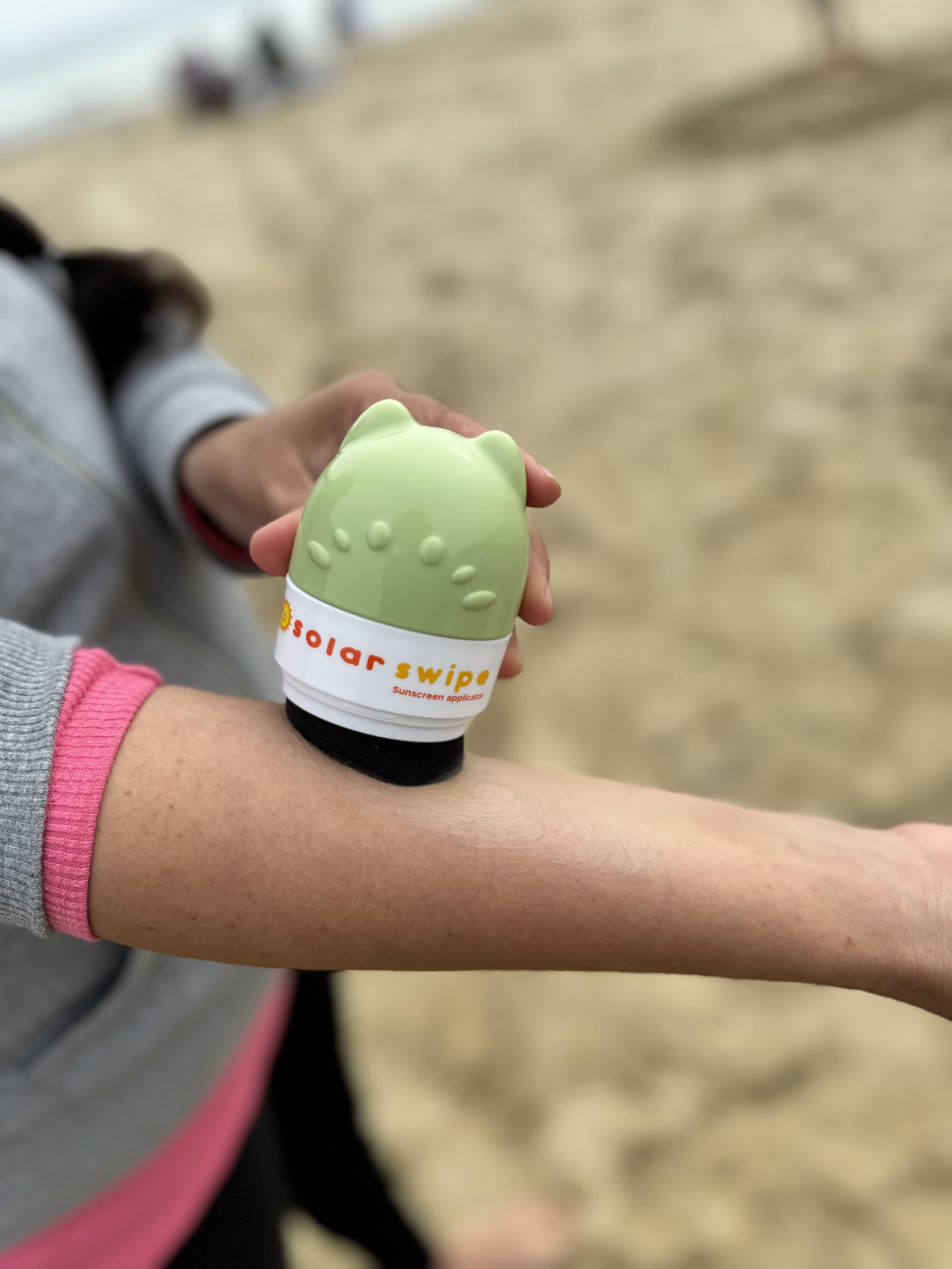 Solar Swipe Sunscreen Applicator – Portable, Refillable, Mess-Free for All Ages