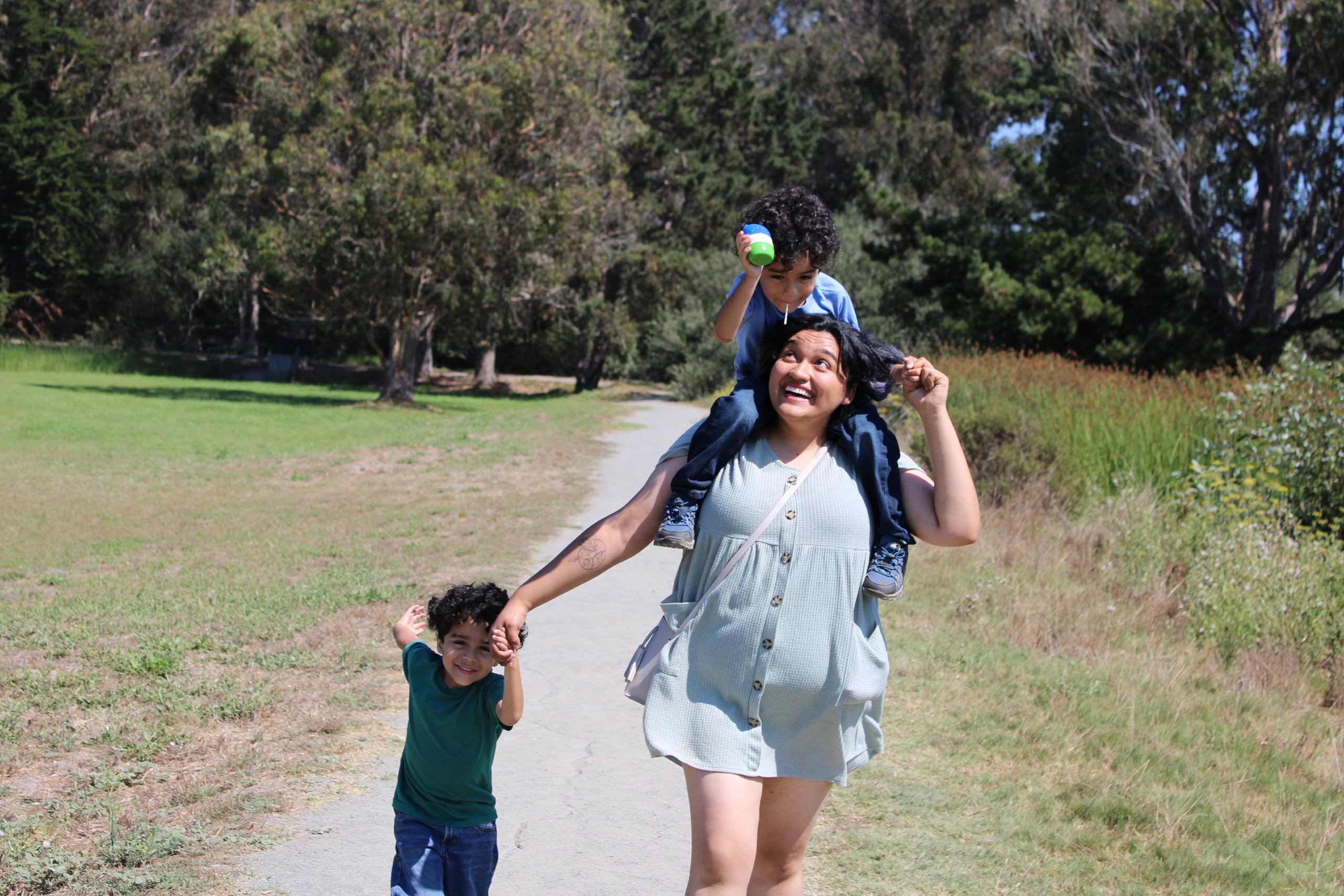Solar Swipe Sunscreen Applicator for Kids & Adults — Portable, Mess-Free On-The-Go (Blue Green)
