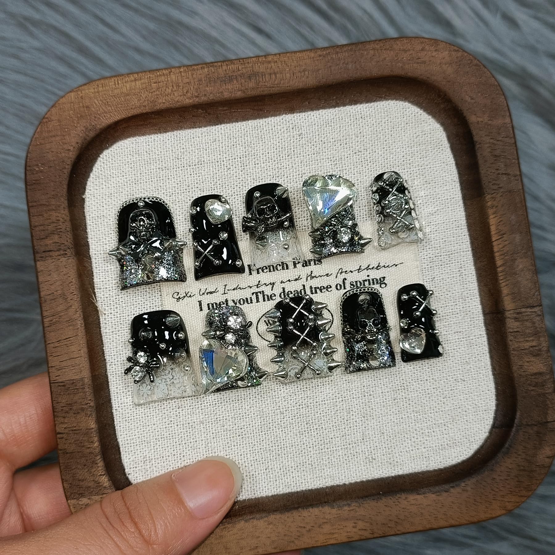 TENPAL Gothic Duck Nails – 10Pcs Clip-On Press-On with Punk Studs & Crystal Skull (Glossy Black Duckbill)