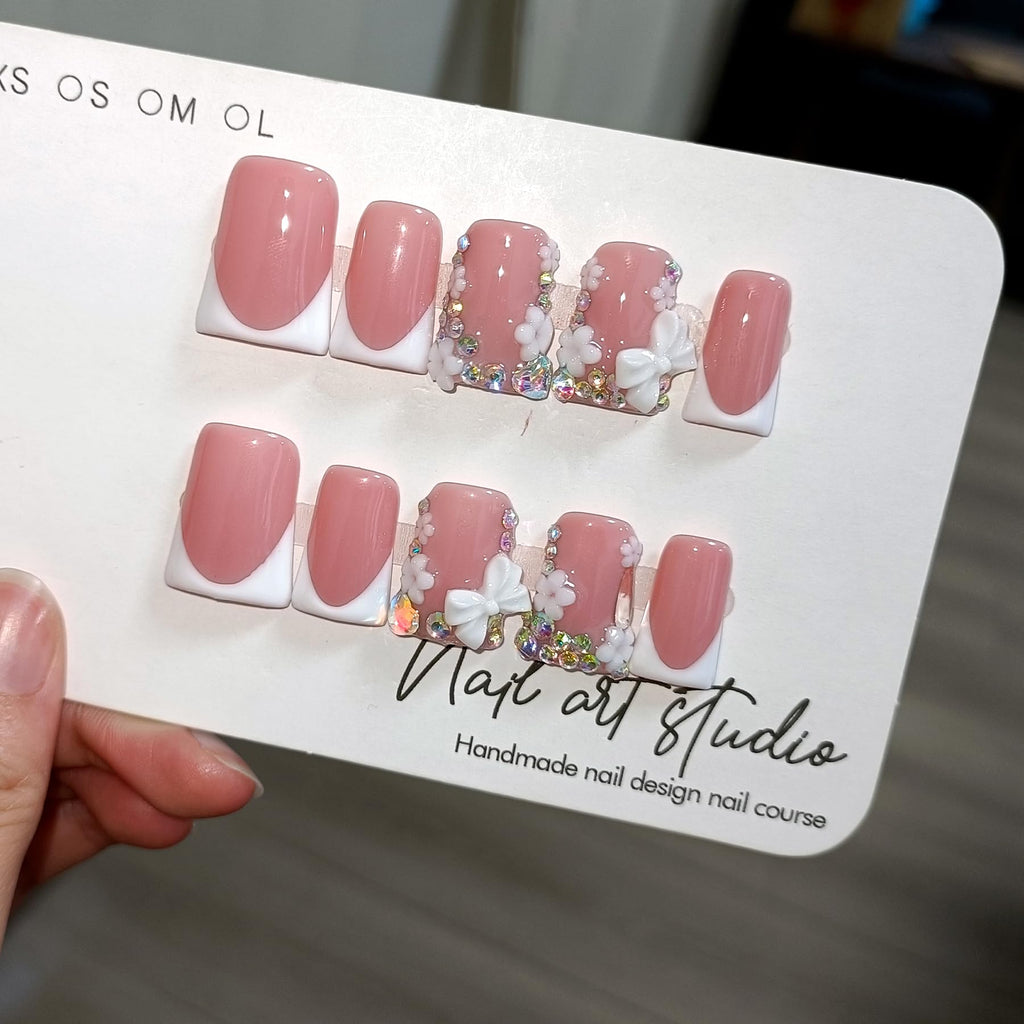 TENPAL Short Coffin Duckbill Press On Nails – White French Tip with Rhinestones & 3D Bow (10pcs)