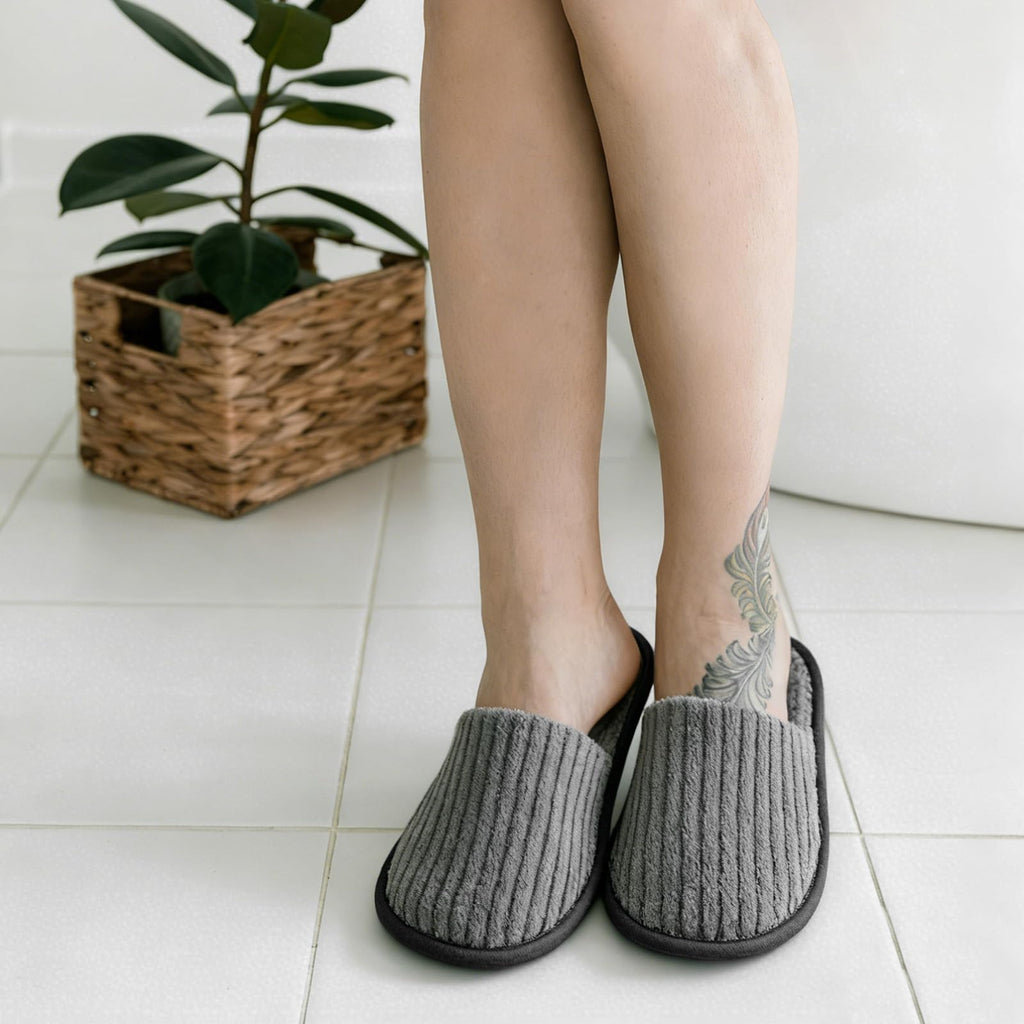 TINSKY 20 Pairs Disposable Guest Slippers – Non-Slip Hotel & Spa Slippers (White & Black)