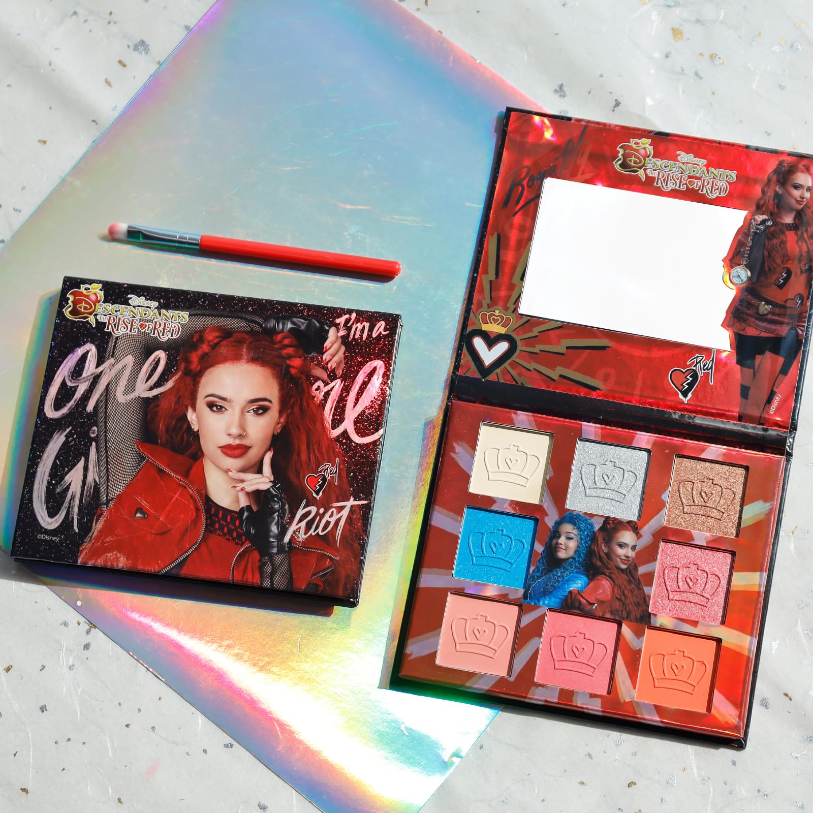 Townley Girl Descendants Rise of Red 8-Well Eyeshadow Palette – Shimmer & Pigment for Ages 8+