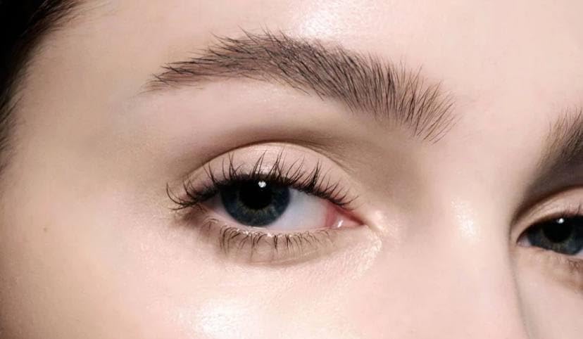 Victoria Beckham Feather Fix Brow - Light Brunette + Complimentary Sheet Masque