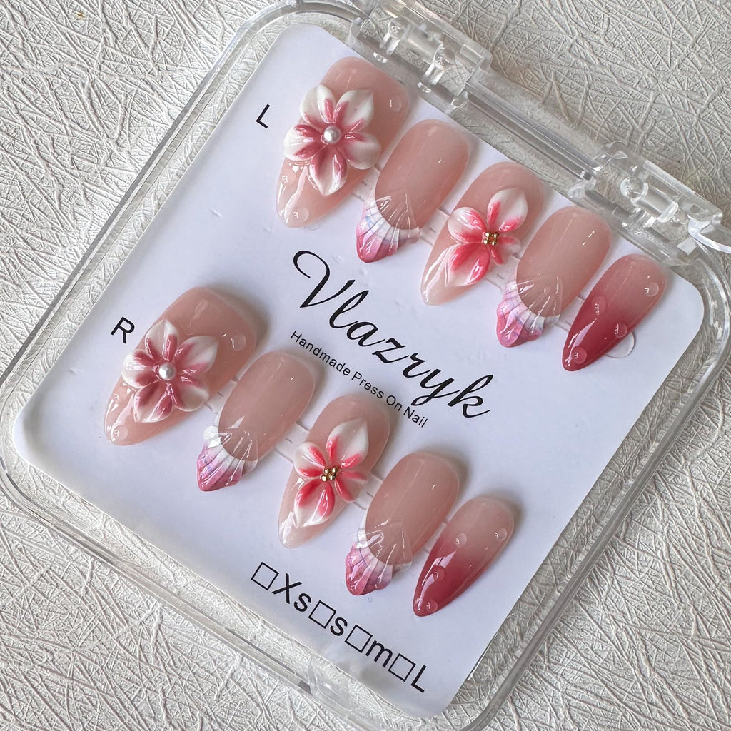 Vlazryk Flower Press Nails – Medium Almond, 3D Ripple Pearl with Gold Chrome Tips